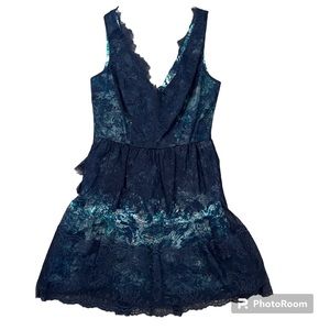 BCBGMAXAZIRA V-neck Lace Dress in Dark Ink / Excellent Condition